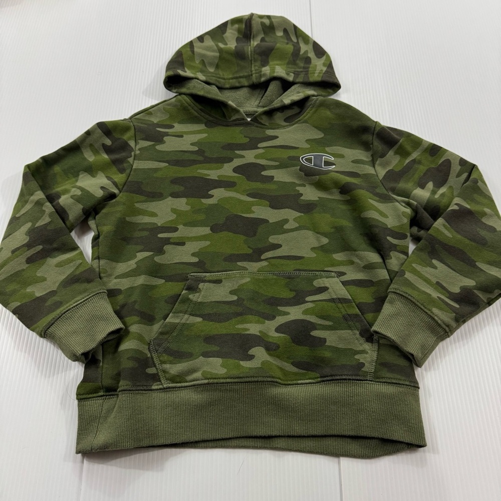JK98. Champion Kids Green Camo Hoodie (M 10/12)
